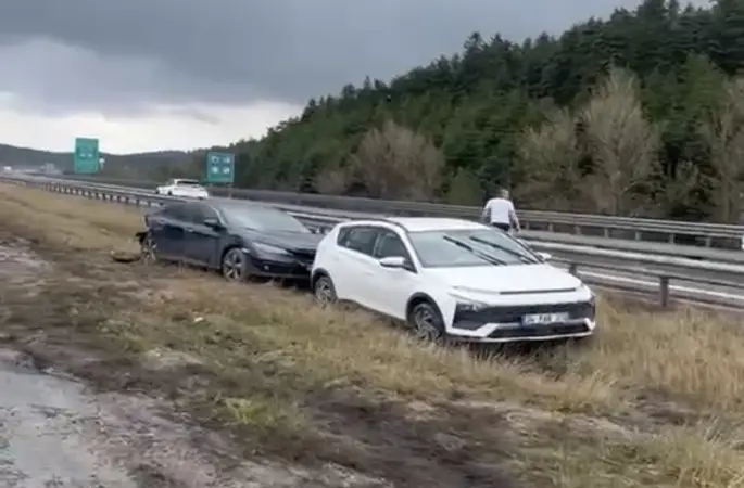 Bolu’da TEM Otoyolu’nda 10 araçlı zincirleme kaza: 6 yaralı
