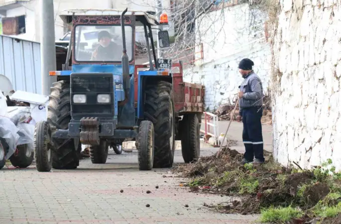 Bozdoğan Belediyesi’nden Madran Mahallesi’nde kapsamlı temizlik çalışması

