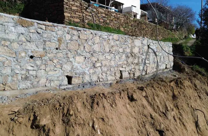 Bozdoğan’da taş duvar örme işi tamamlandı
