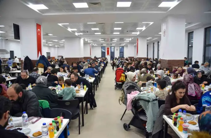 BŞEÜ personeli iftar yemeğinde bir araya geldi
