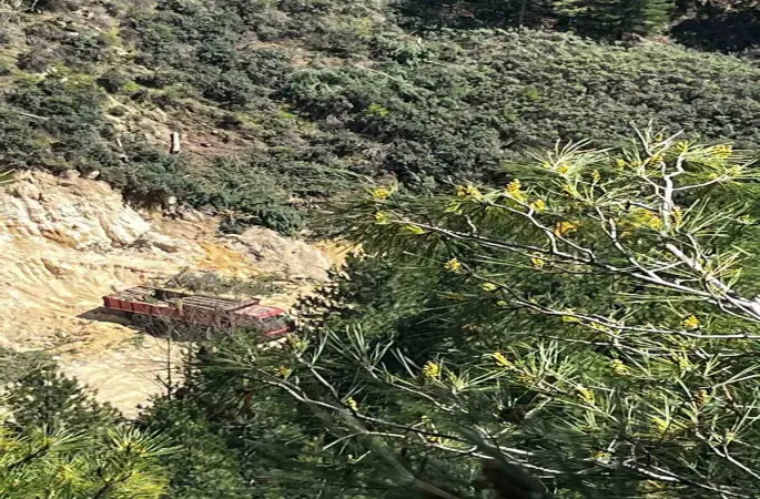 Buldan’da tartışmalı maden sahasında ağaç kesimi başladı
