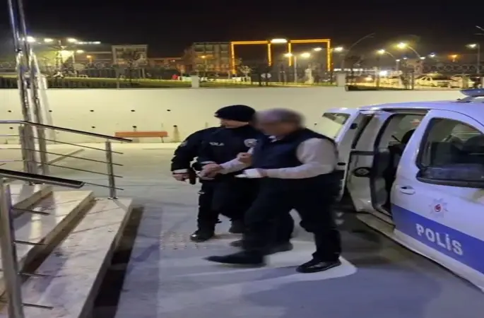 Bulduğu hediye kartlarını harcadığı, yakalanınca ortaya çıktı
