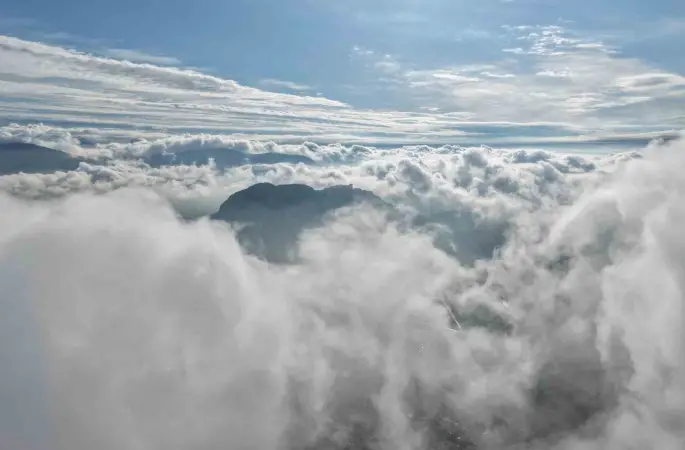 Bulutlar Kozan Kalesi’nde dans etti, ortaya masalsı görüntüler çıktı
