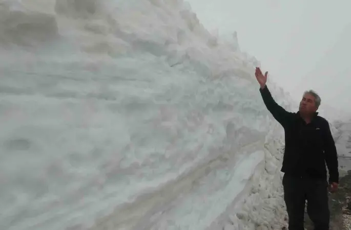 Burası ne Van ne Hakkari: Yaz şehri Mersin’de kar 2 metreyi aştı
