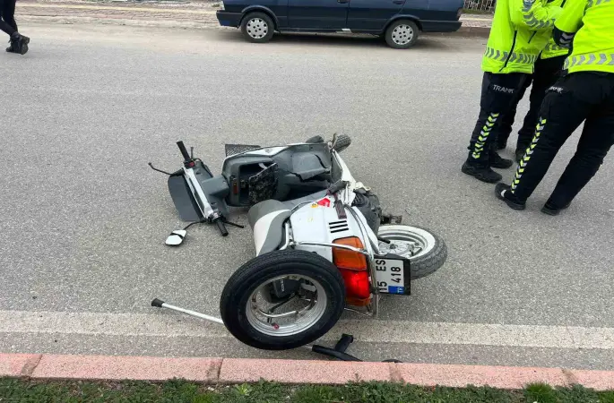 Burdur’da panelvanla çarpışan motosiklet sürücüsü metrelerce savrularak hayatını kaybetti
