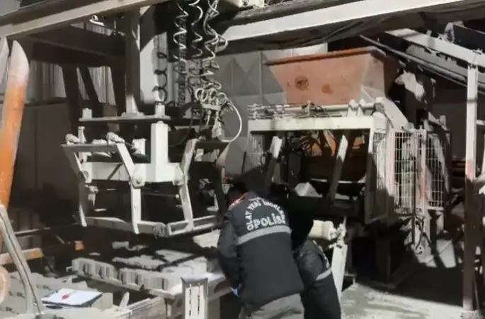 Burdur’da pres makinesine sıkışan işçi yaralandı
