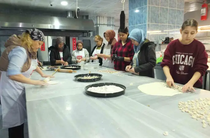 Burhaniye’de Çölyaklılar Mantı Gününde buluştu
