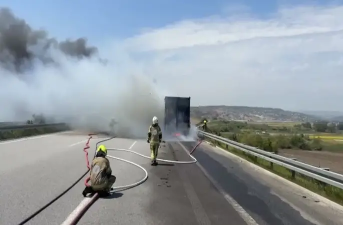 Bursa gişelerde yanan tır küle döndü
