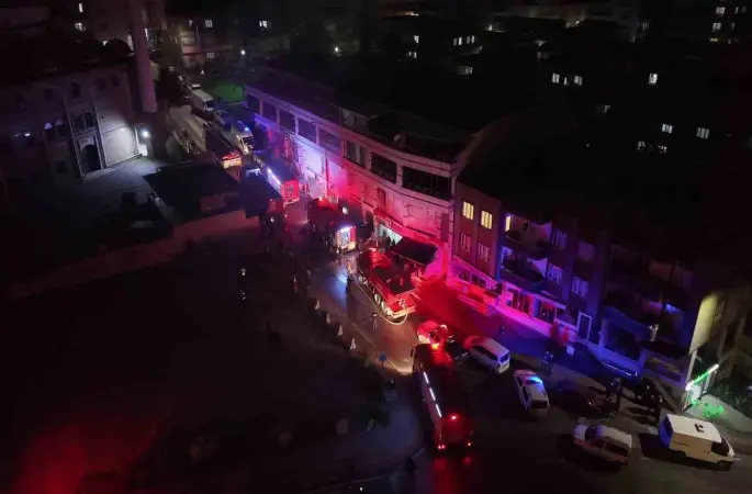 Bursa’da bir depoda çıkan yangın itfaiye ekiplerini harekete geçirdi
