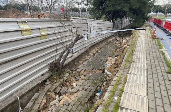 Bursa’da hafriyat çalışmasında yola zarar verdiler
