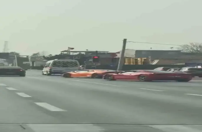 Bursa’da iki lüks otomobil trafik kurallarını hiçe saydı
