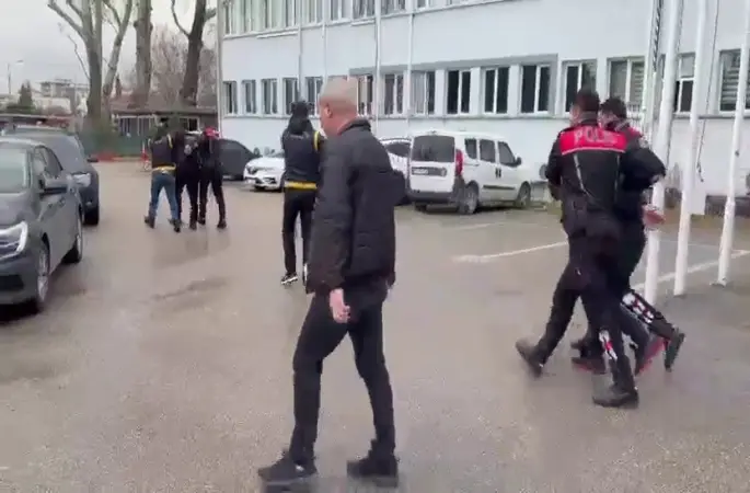 Bursa’da kan donduran cinayet anı kameraya yansımıştı... 280 saat kamera izleyip cinayeti çözdüler
