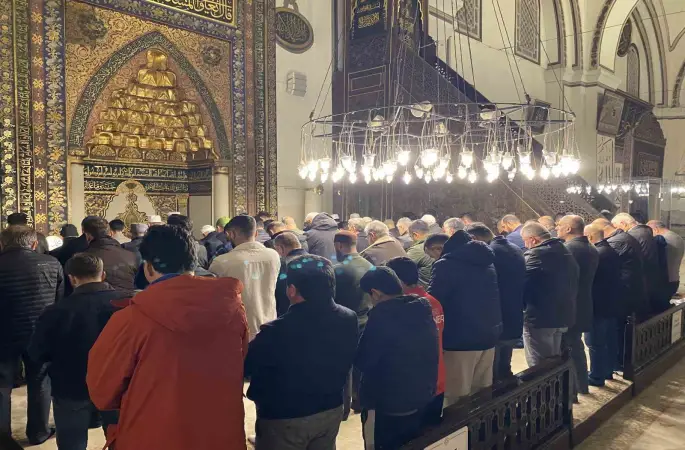 Bursa’da Muhsin Yazıcıoğlu için Ulucami’de mevlid okutuldu, helva ikram edildi
