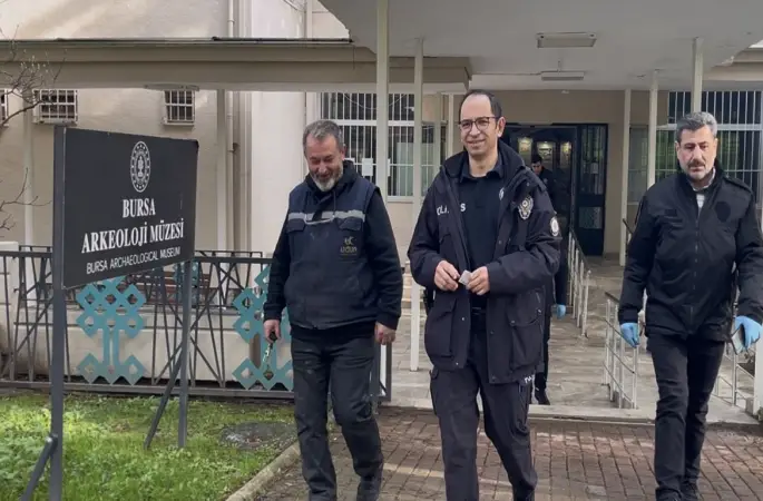 Bursa’da "pes" dedirten olay: Piknikte bulduğu top mermisini 10 gün evinde saklayıp müzeye getirdi
