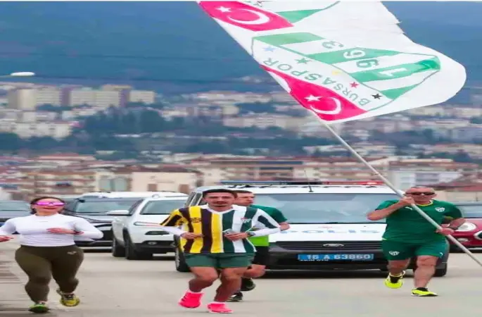 Bursa’da Sevgililer Günü’nde şampiyonluk sloganıyla koşu düzenlendi
