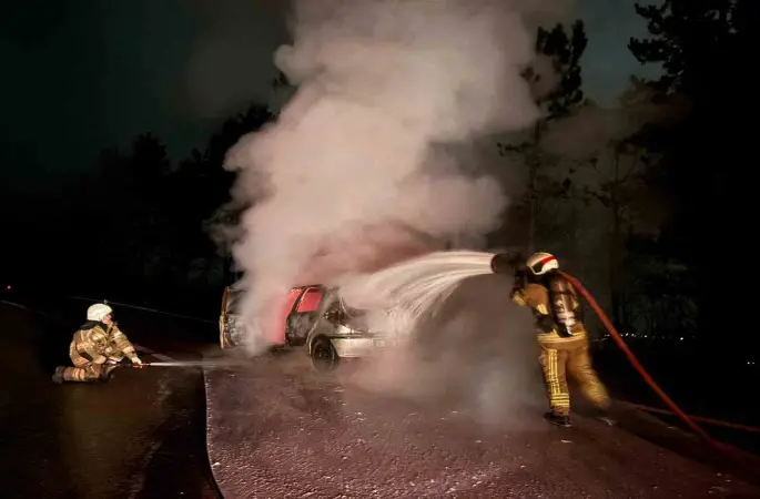 Bursa’da seyir halindeki otomobil alev alev yandı
