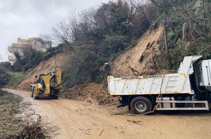 Bursa’da toprak kayması paniği
