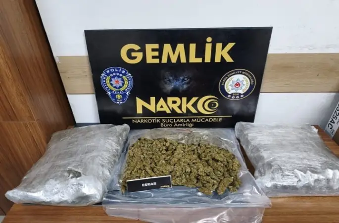 Bursa’da zehir tacirine büyük darbe: 3,7 kilo esrar ele geçirildi
