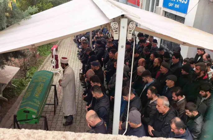 Bursa’daki tır kazasında hayatını kaybeden sürücü toprağa verildi
