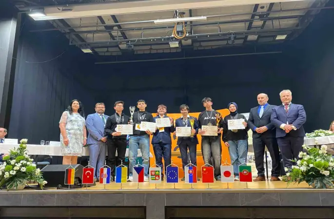 Bursalı öğrencilerden Çekya’da robotik başarısı
