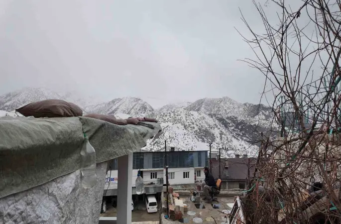 Bütün birikimi ile ev yaptı, toprak kayması ile ’hayatı’ askıda kaldı
