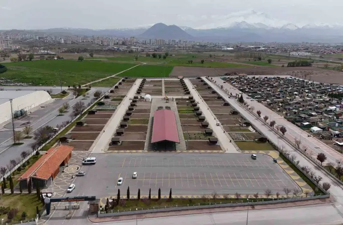 Büyükşehir’den üniversite öğrencilerine uygulamalı organik tarım eğitimi
