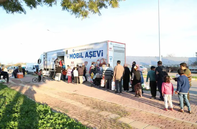 Büyükşehir’in geleneksel iftar ikramı sürüyor
