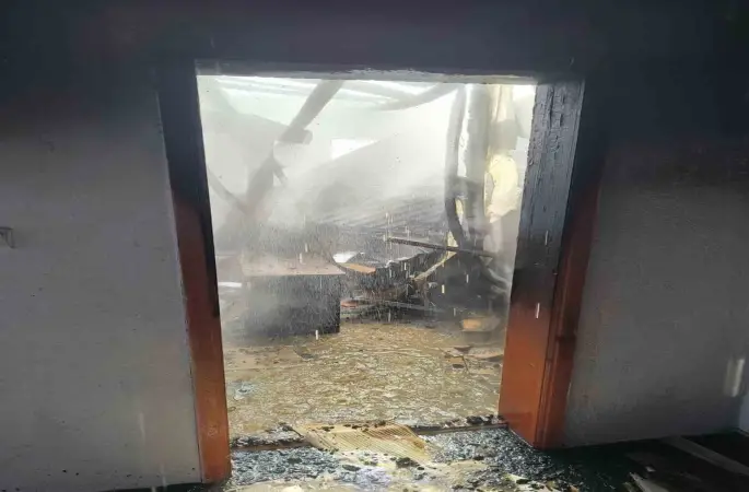 Çaldıran’da ev yangını
