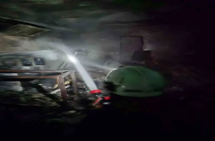 Cam balkon üretimi yapılan iş yerinde yangın
