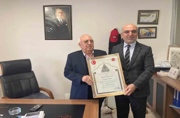 Cami yaptıran hayırsever iş insanlarına takdir belgesi takdim edildi
