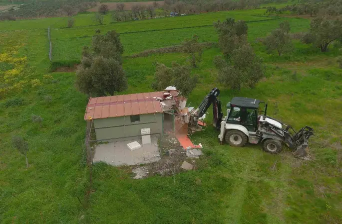 Çanakkale’de 21 kaçak yapı yıkıldı
