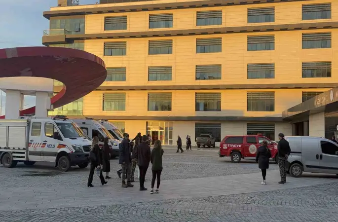 Çanakkale’de hastanede çıkan yangın büyümeden söndürüldü
