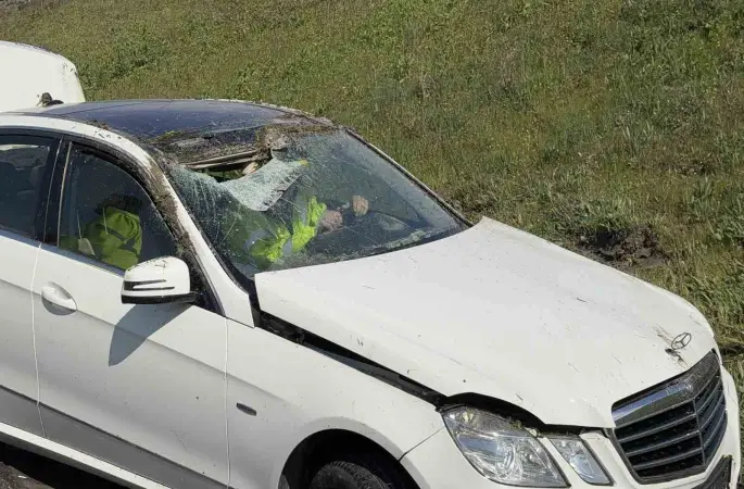 Çatalca’da otomobil takla attı: 2 kişi burnu bile kanamadan kurtuldu
