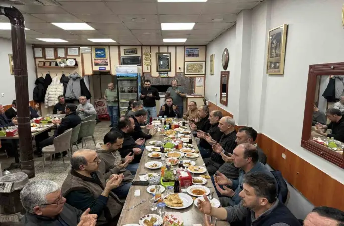 Çavdarhisar’da kaymakam, protokol üyeleri ve muhtarlar iftarda buluştu
