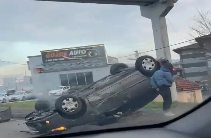Çaycuma’da otomobil takla attı
