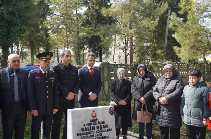 Çaycuma’da şehitlerin kabirleri başında dualar edildi
