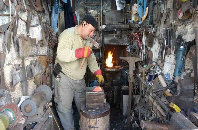 Çekiç sesleri azaldı, ustalar yalnız kaldı
