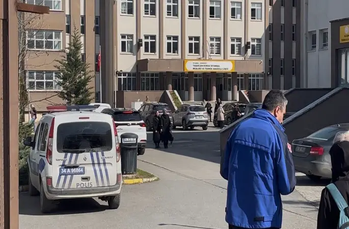 Çekmeköy’de lisede bıçaklı saldırı: 1 öğrenci, 2 öğretmen ve arkadaşını bıçakladı
