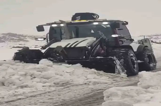Çermikte kardan dolayı kapanan mahalle yolları ulaşıma açıldı
