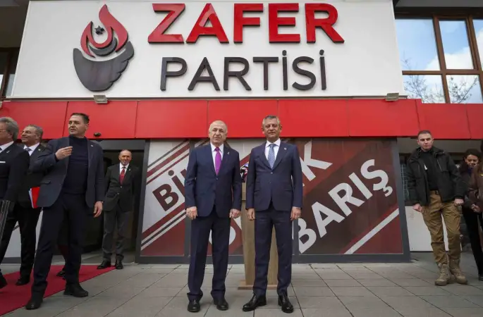 CHP Genel Başkanı Özel’den Zafer Partisi Genel Başkanı Özdağ’a ziyaret
