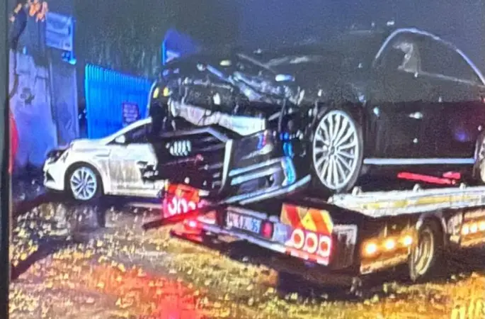 CHP’li İlgezdi adına kiralanan lüks aracın alkollü sürücüsü kaza yaptı.