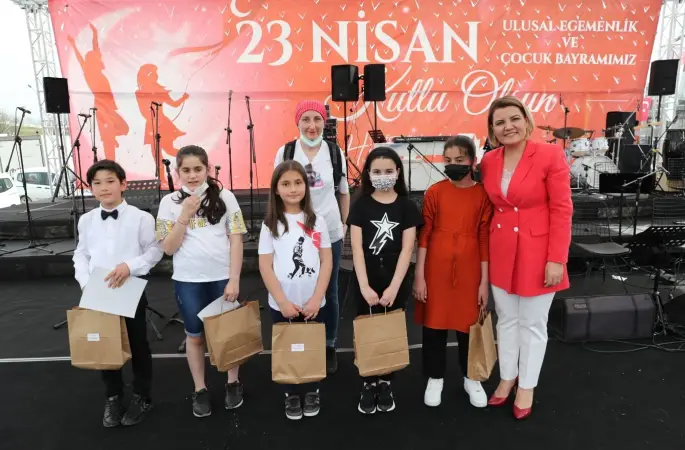 CHP’nin 23 Nisan tanıtımıyla ilgili Atatürk tepkisine cevap: "Çifte standart"
