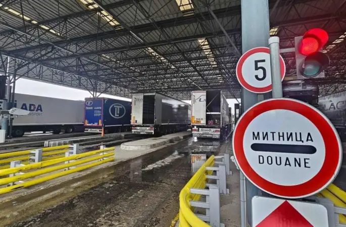 Çikolata  dolu çantadan 220 bin Euro çıktı
