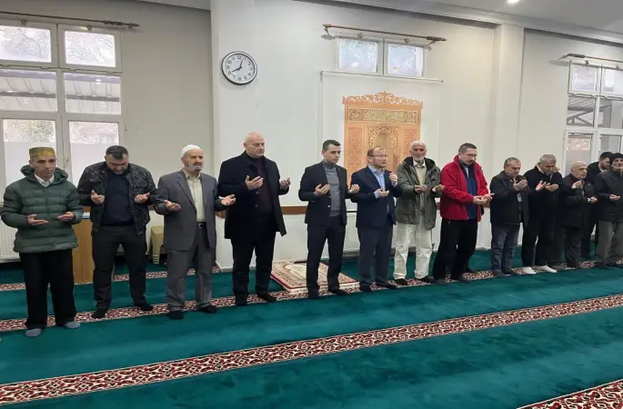 Çilimli’de bayram coşkusu yaşandı dualar edildi bayramlaşıldı
