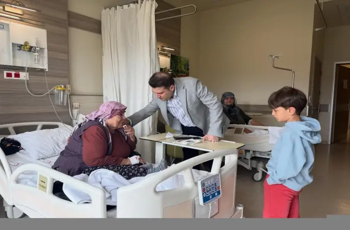 Çivril protokolü bayramda vatandaşlar ve görevi başındaki personeli yalnız bırakmadı
