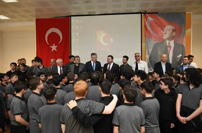 Çopuroğlu, Kariyer Günleri’nde öğrencilerle buluştu
