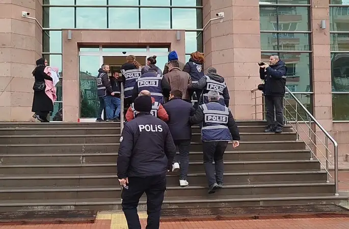 Çorum’da evlerden ziynet eşyası çalan 4 hırsızlık şüphelisi suçüstü yakalandı
