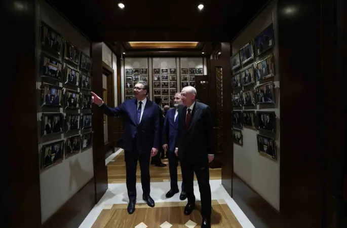 Cumhurbaşkanı Erdoğan: "Dünyada belirsizliğin arttığı dönemde Türkiye olarak çevremizde ve ötesinde barışın ve huzurun tesisi için var gücümüzle çalışıyoruz"
