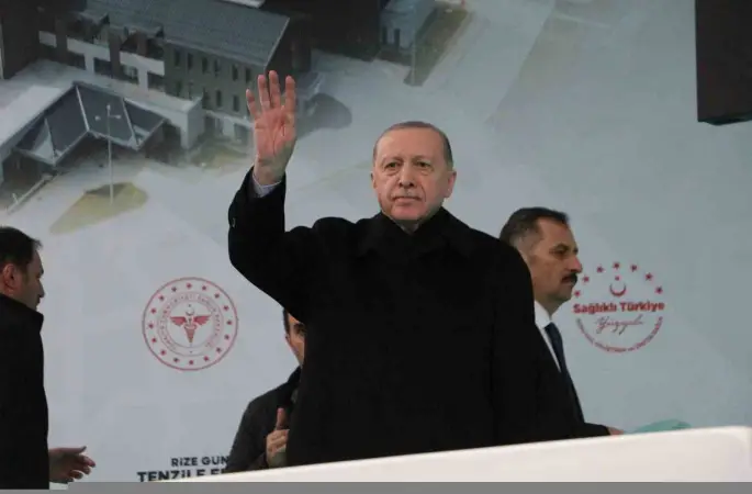Cumhurbaşkanı Erdoğan: "Etrafımızda füzeler uçuşuyor ama ana muhalefetin umurunda bile değil"
