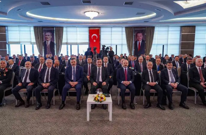 Cumhurbaşkanı Yardımcısı Yılmaz: "Sadece metropol şehirlerin enerjisiyle Türkiye Yüzyılı’nı gerçekleştiremeyiz"
